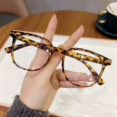 Elegant and youthful, genuine women's reading glasses, fashionable and stylish reading glasses for women, ultra-light, anti-blue light, eye protection and aging light